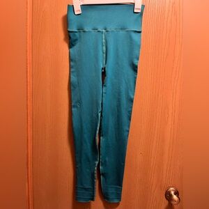 Fabletics High-Waisted Sculpting Classic Legging Size L NWT